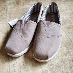 NWT 8W Bob's By Sketches Memory Foam Taupe Shoes